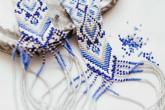 haft ludowy na tkaninie